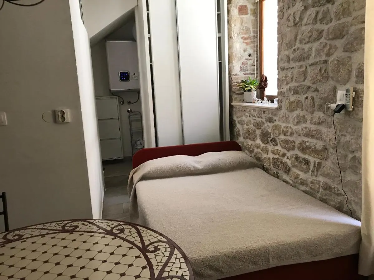 Figa Studio Apartman Kastela